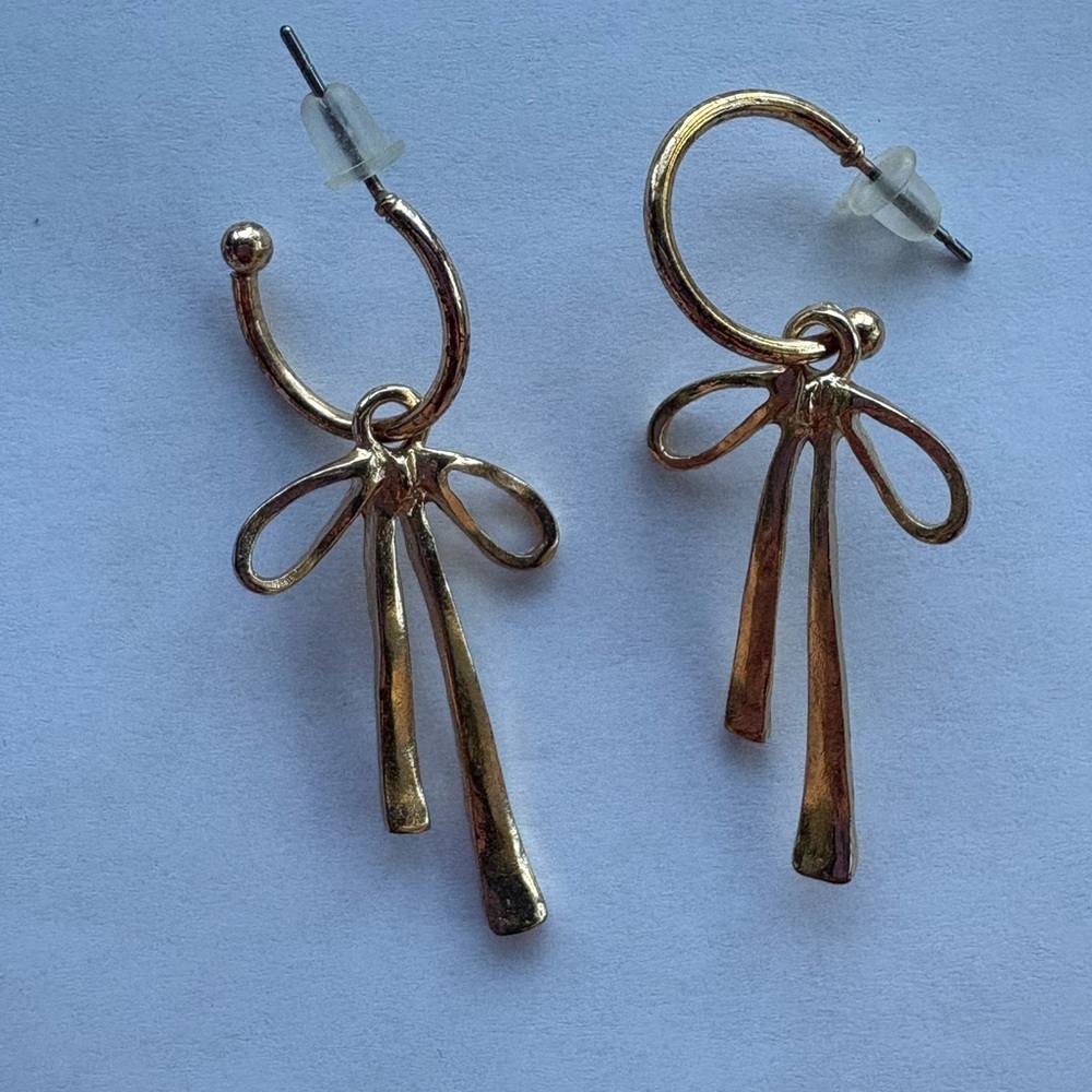 Gold toned Bow Earrings